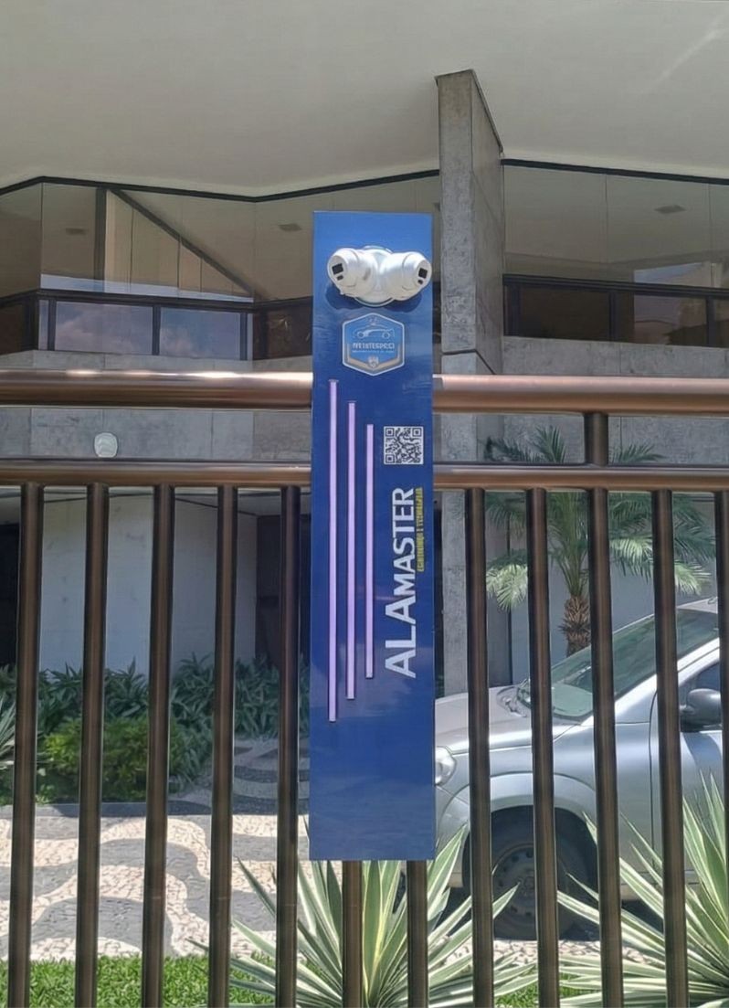 AlaVision Mural instalado em gradil